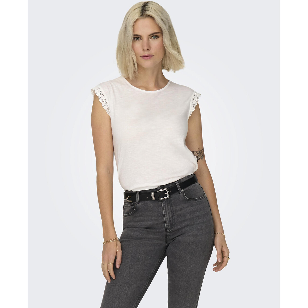 T-shirt girocollo, maniche in pizzo bianco, JDY
