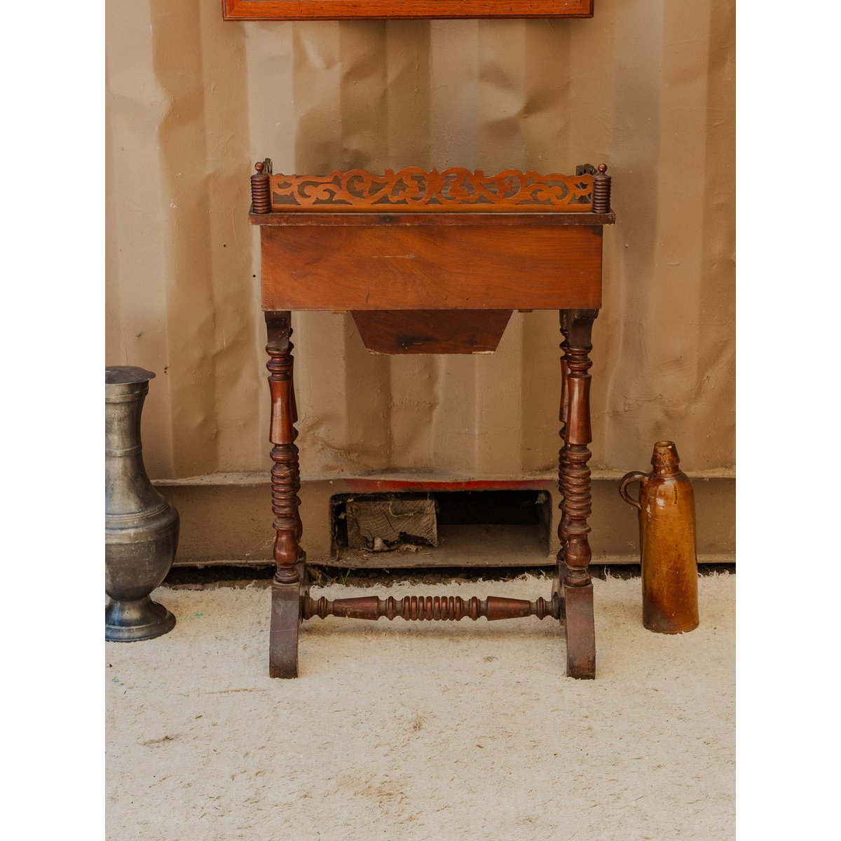 Meuble d'appoint en bois Francine N°1080 - Bon état bois foncé, DEBONGOUT