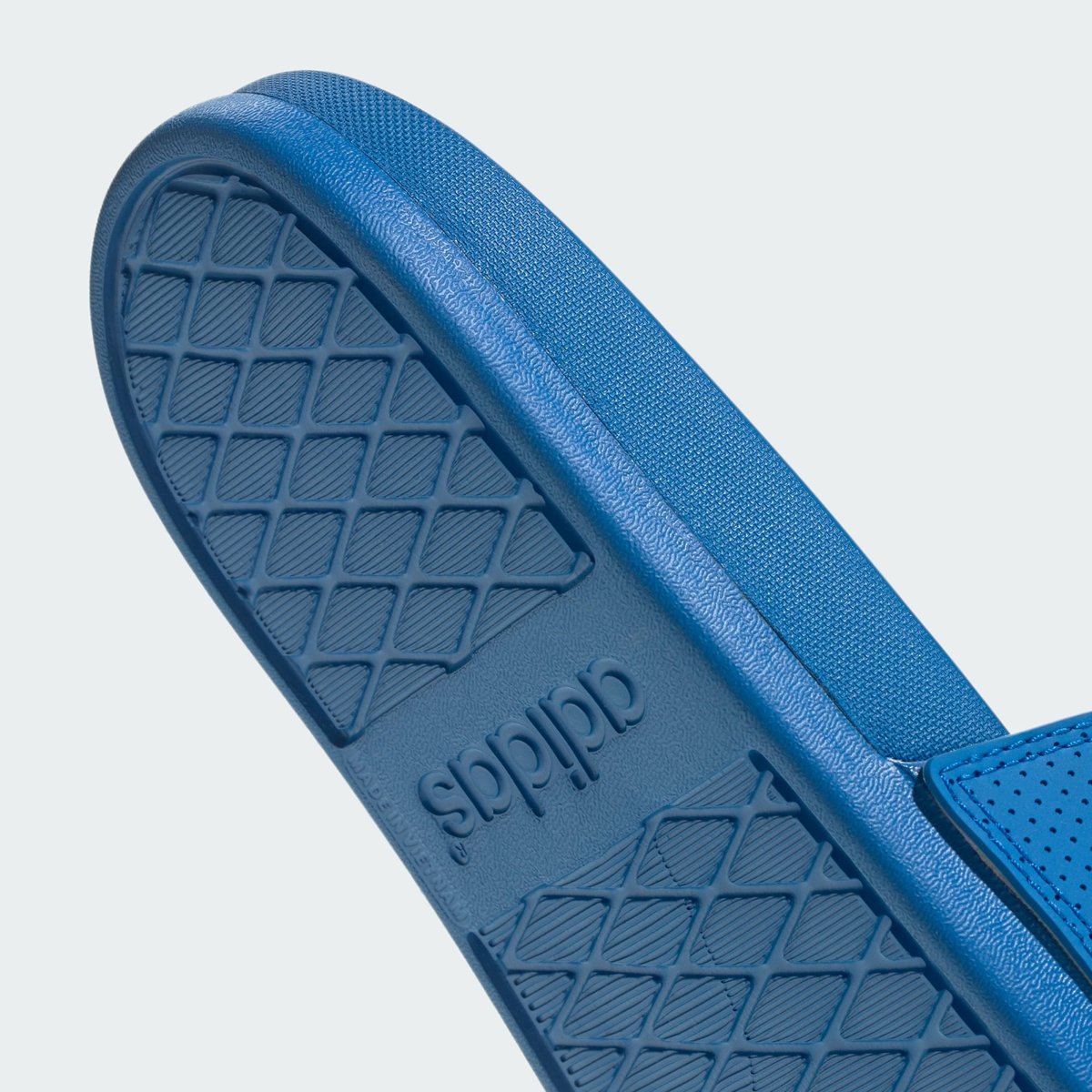 Claquette Adilette Comfort Mercedes Amg Petronas F1 Team Claquette Adilette Comfort Mercedes Amg Petronas F1 Team blue bird / cloud white / blue bird, adidas Performance
