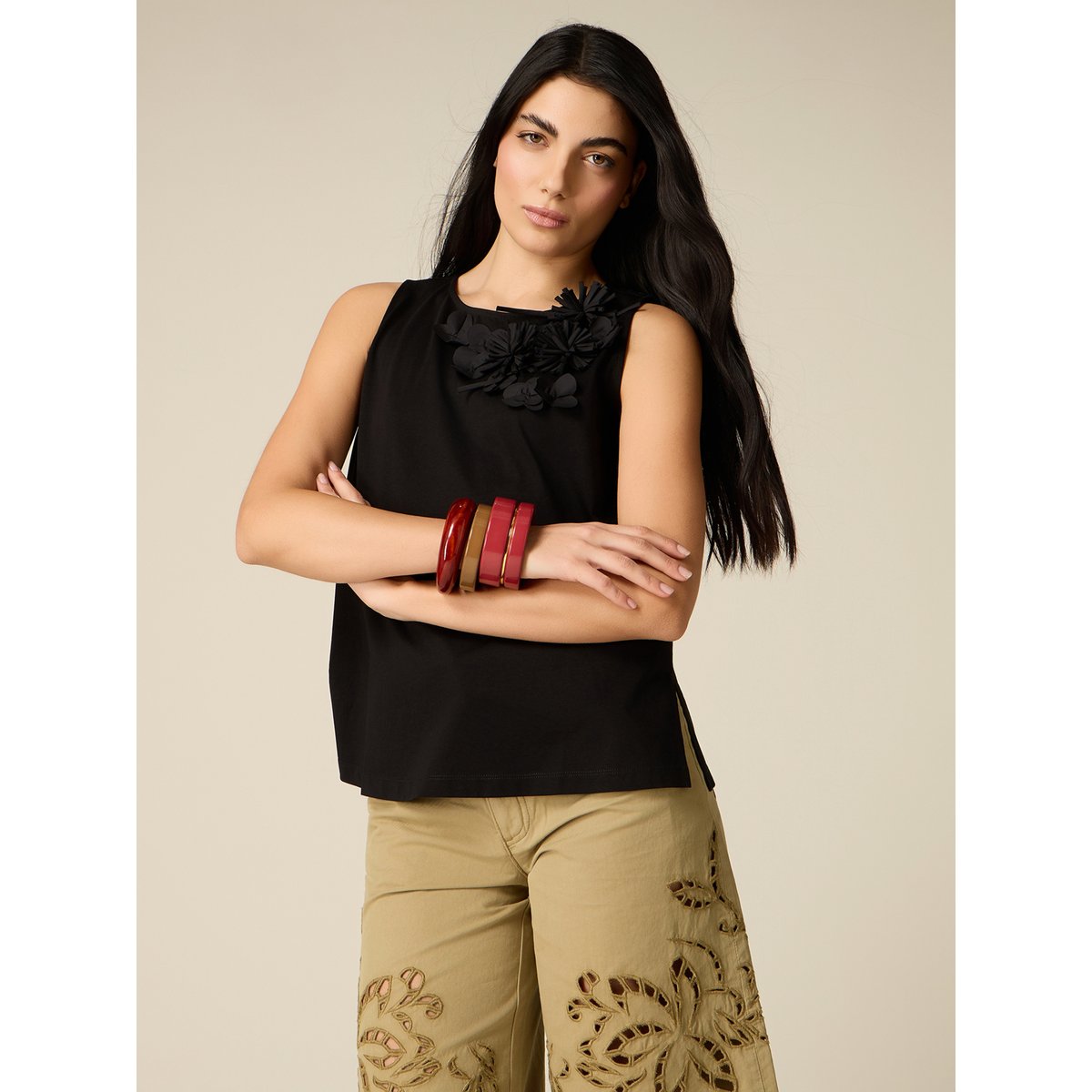 Top avec applications florales noir, OLTRE