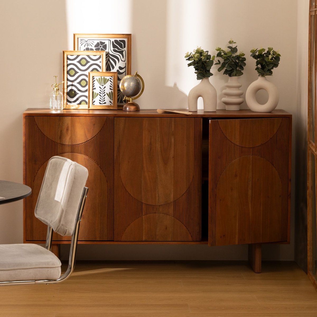 Meuble TV 2 portes et 2 niches en bois massif NANDA marron, ATMOSPHERA