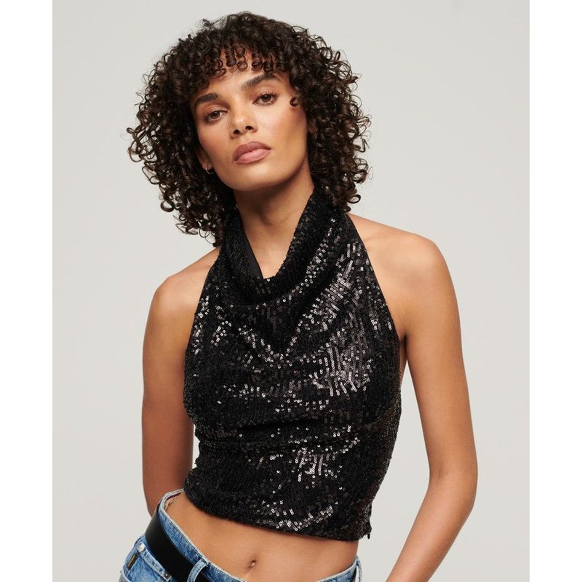 Haut dos nu à sequins et col bénitier noir à sequins angulaires, SUPERDRY