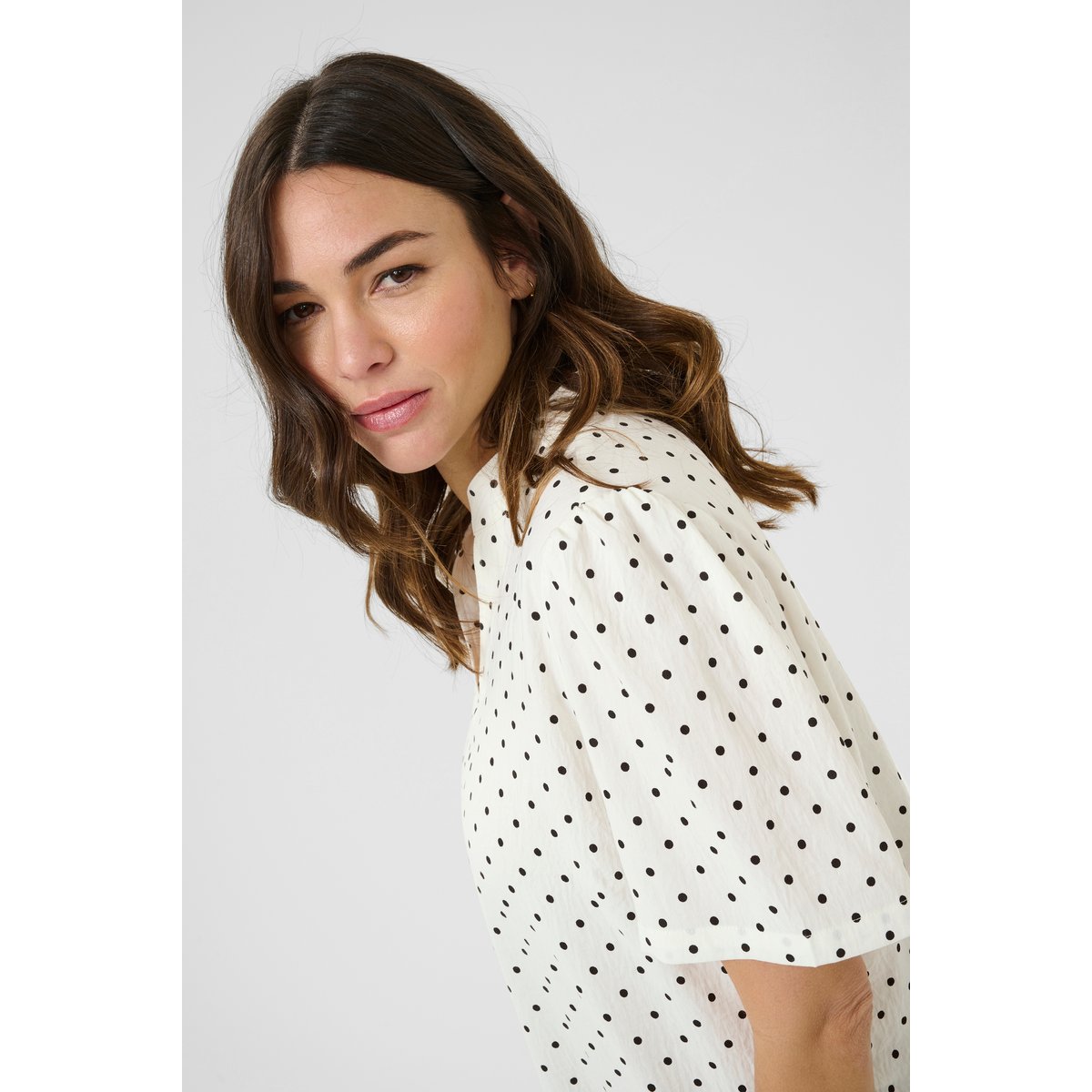 KAFFE Blouse à manches courtes KArita blanc/noir a pois, KAFFE
