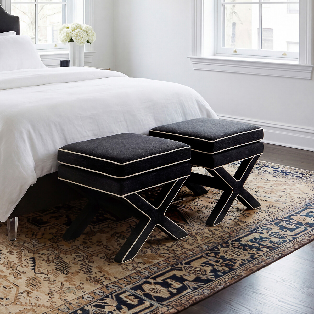 Rhett Pillow-Top Velvet Upholstered Low Stool black, ÉDITÉ