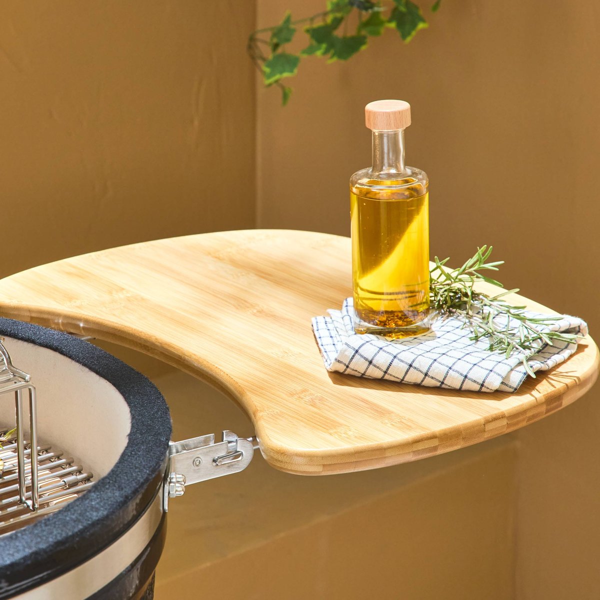 Barbecue charbon de bois, grill et fumoir, céramique Ø57cm avec roues, tablettes et housse KAMADO noir, SWEEEK