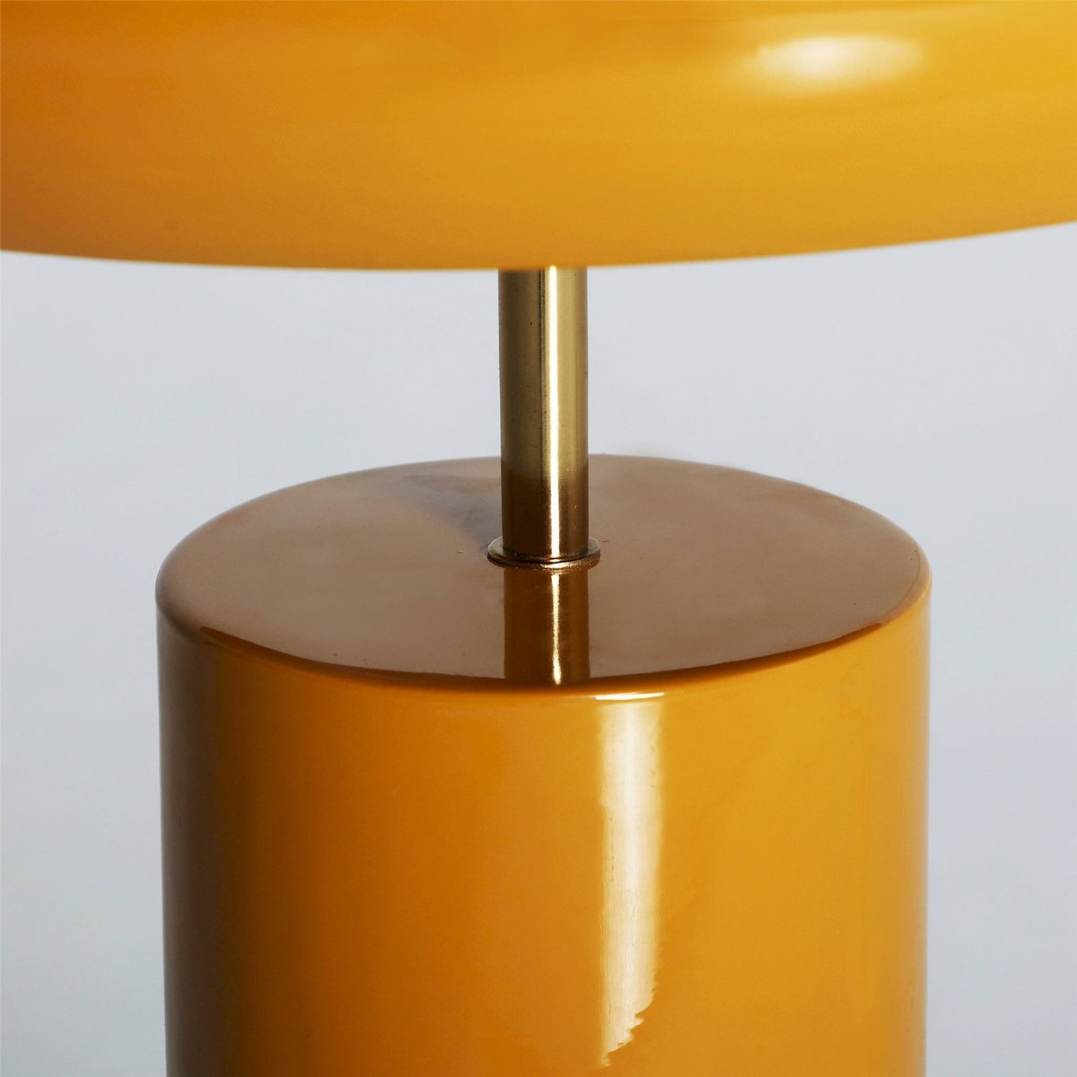 Lampe de table en fer ocre jaune lumineux, RECOLLECTION