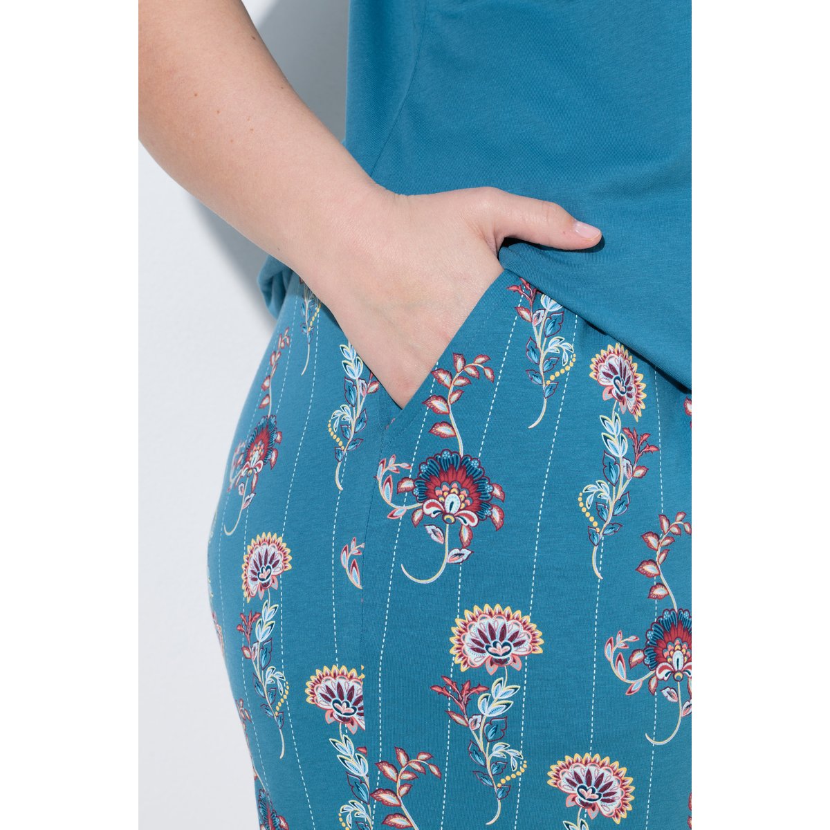 Pyjama motif cachemire, encolure en V pétrol, ULLA POPKEN