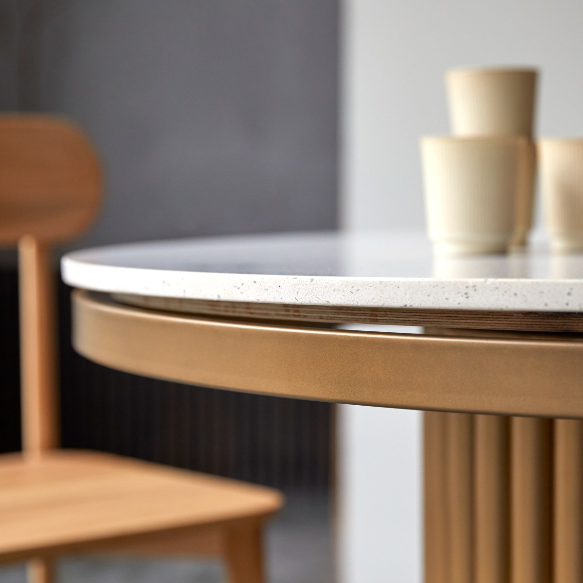 Table à manger en Terrazzo, ISAURE blanc, TIKAMOON