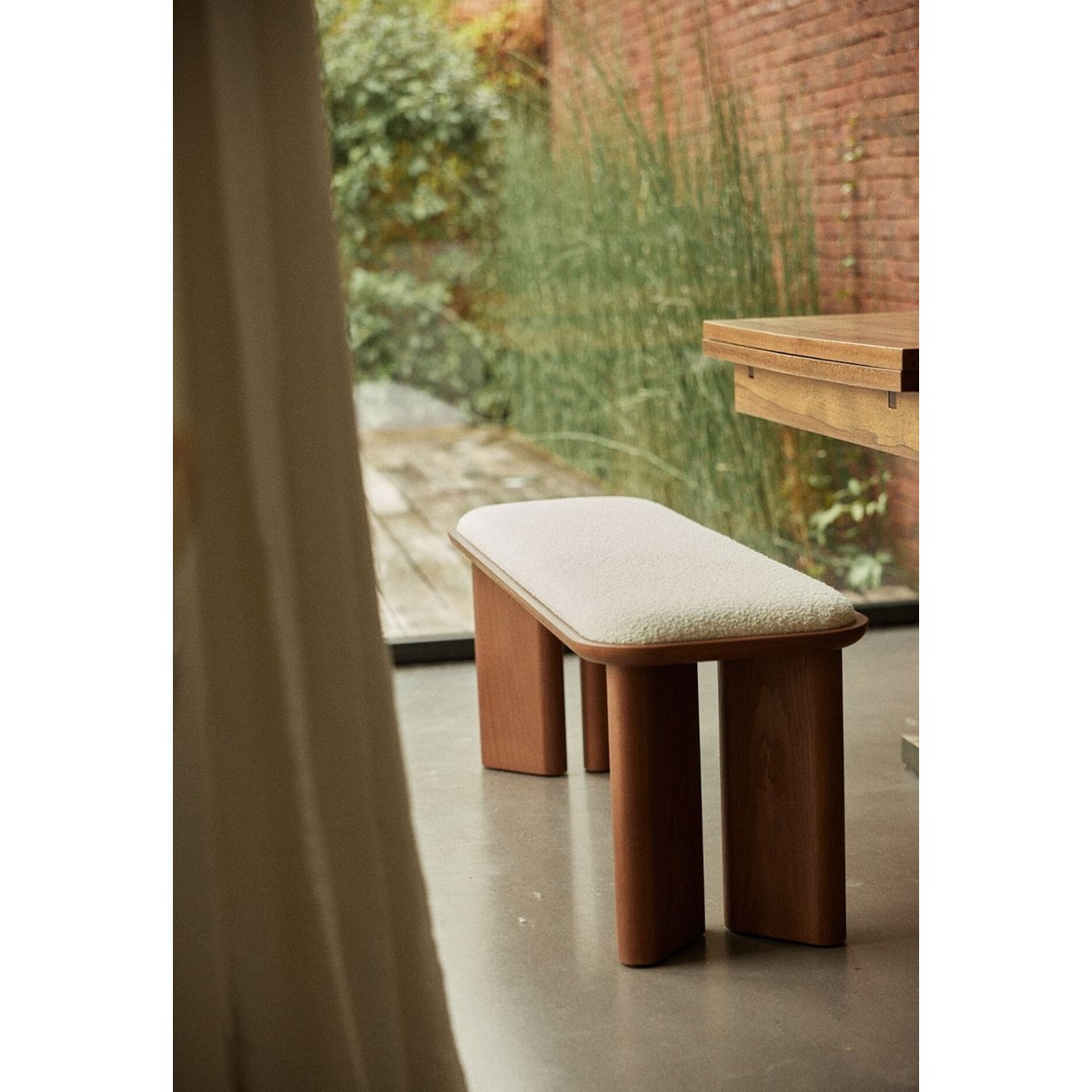 Banc en bois laqué léopard, Lazare noyer, GABRIELLE PARIS
