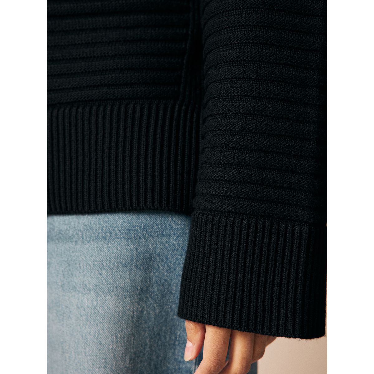 Pull en maille côtelée à col v noir, NEXT