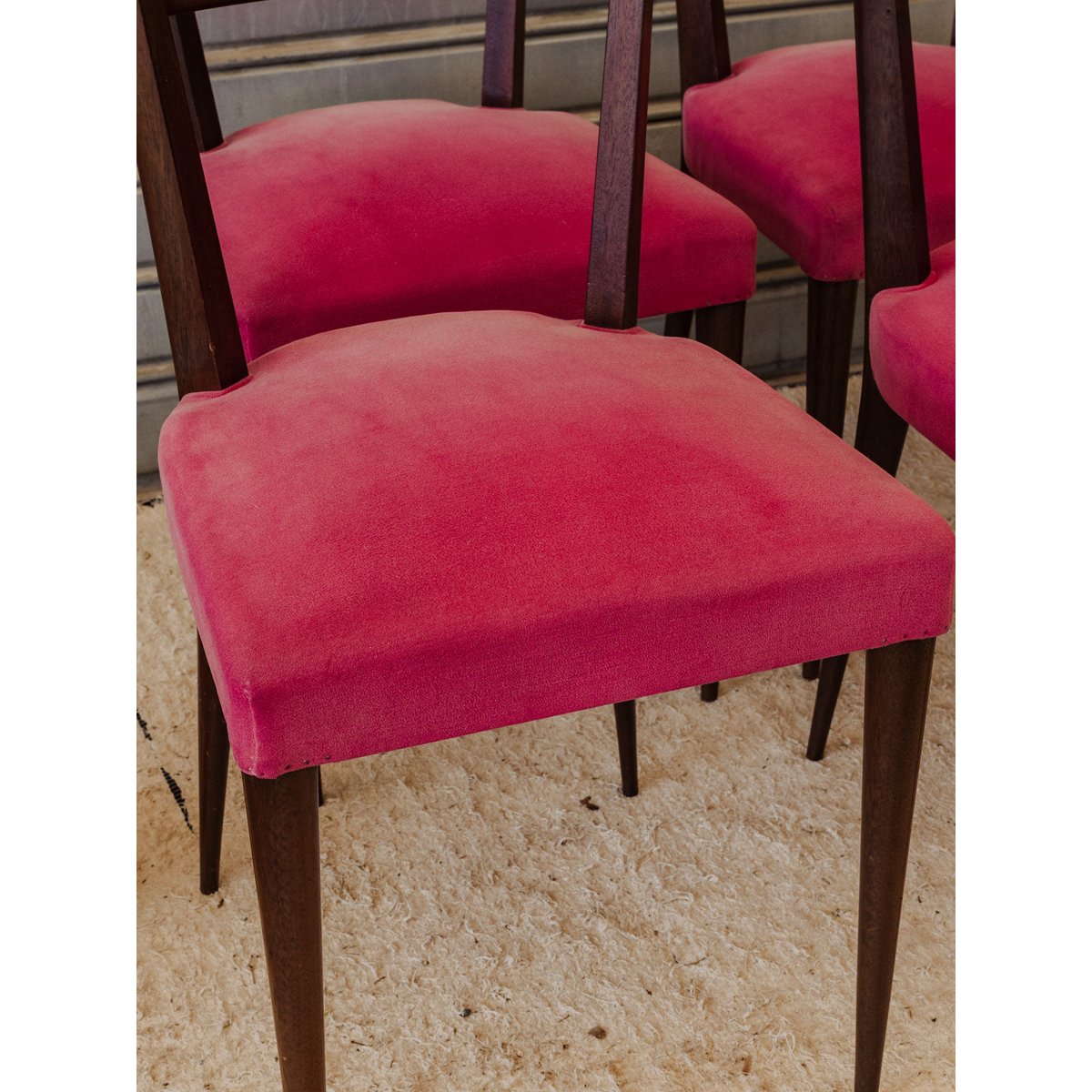 Lot de 6 chaises en bois et tissu rose Alma N°2123 - Bon état bois foncé, DEBONGOUT