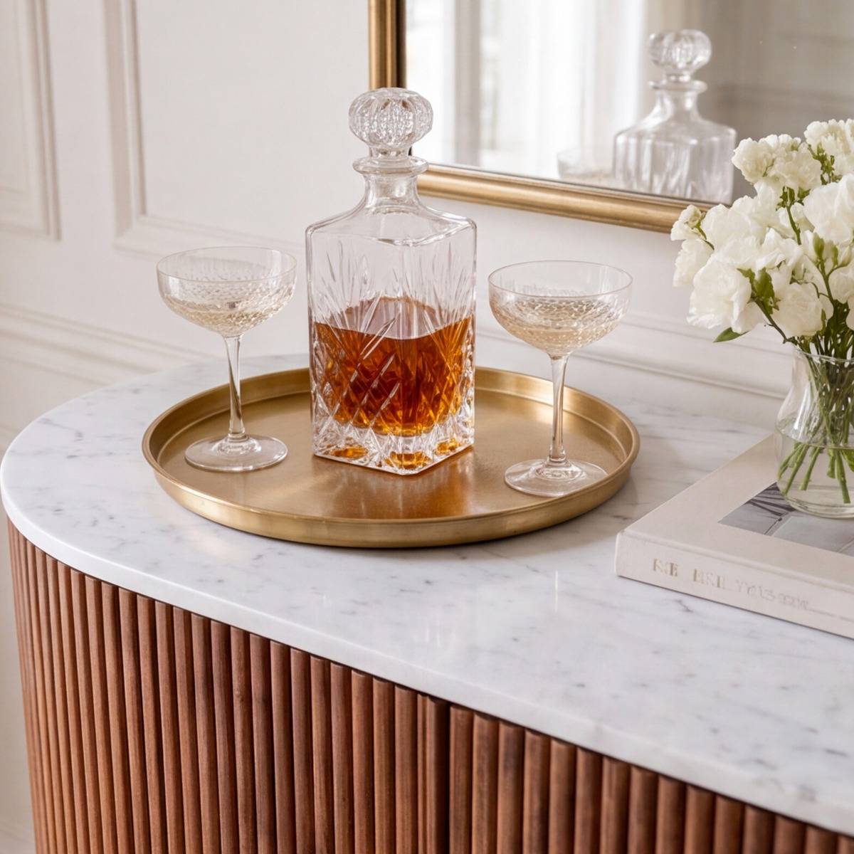 Meuble bar en bois de manguier et en marbre ELVINA couleur unique, MADE IN MEUBLES