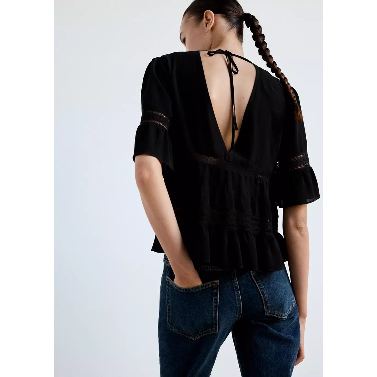 Blouse col en V en dentelle noir, MANGO