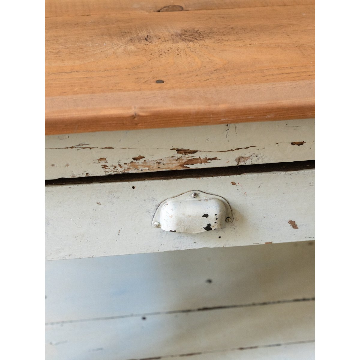 Table d'appoint vintage en bois Francine N°1022 - Bon état bois clair, DEBONGOUT