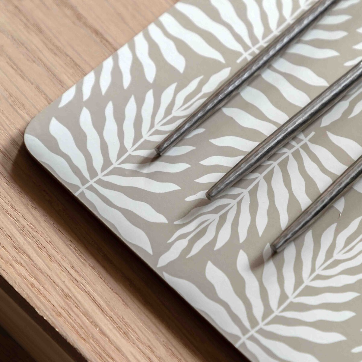 Leaf ZigZag Placemat and Coaster Set cream, ÉDITÉ