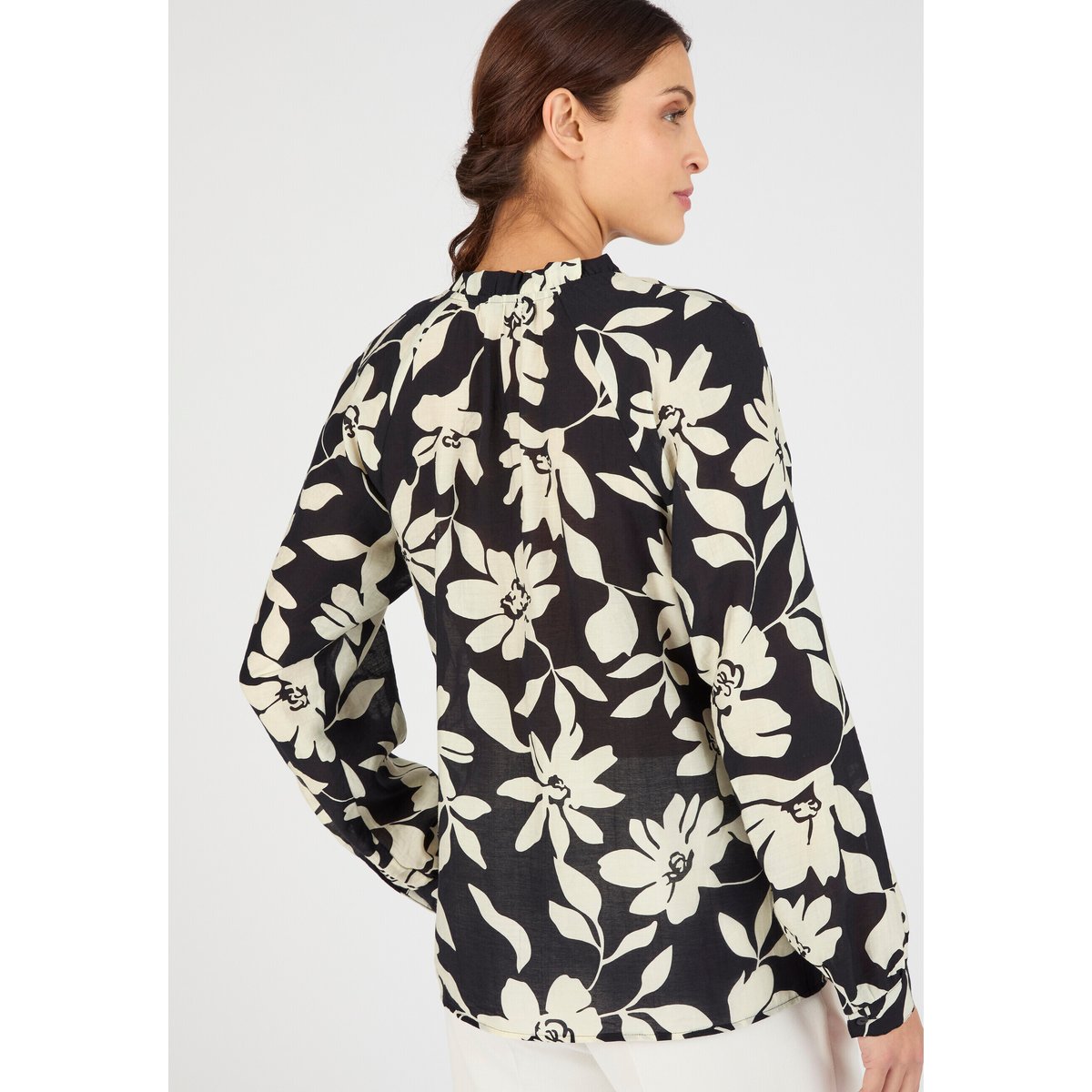 Blouse fluide bicolore noir grandes fleurs, DAMART