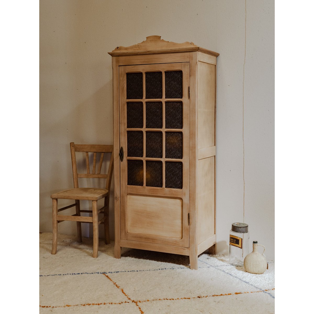 Vitrine en bois Victoria N°219 - Bon état bois clair, DEBONGOUT