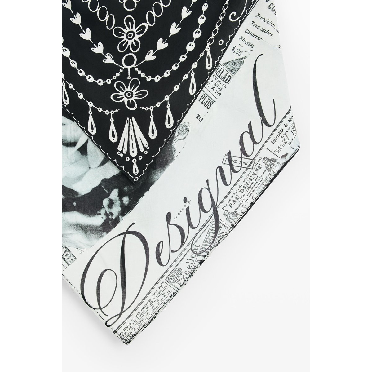 Foulard triangulaire noir, DESIGUAL
