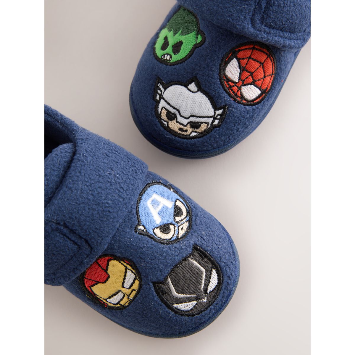 Chaussons à scratch et semelle cuvette marvel bleu marine, NEXT