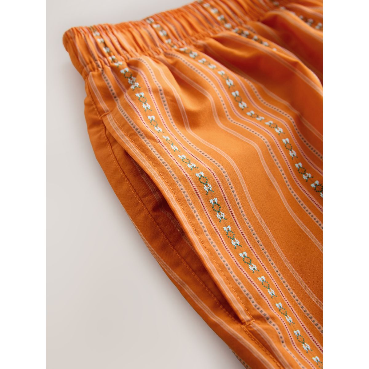 Short de bain brodé rayé en coton 5 pouces orange, NEXT
