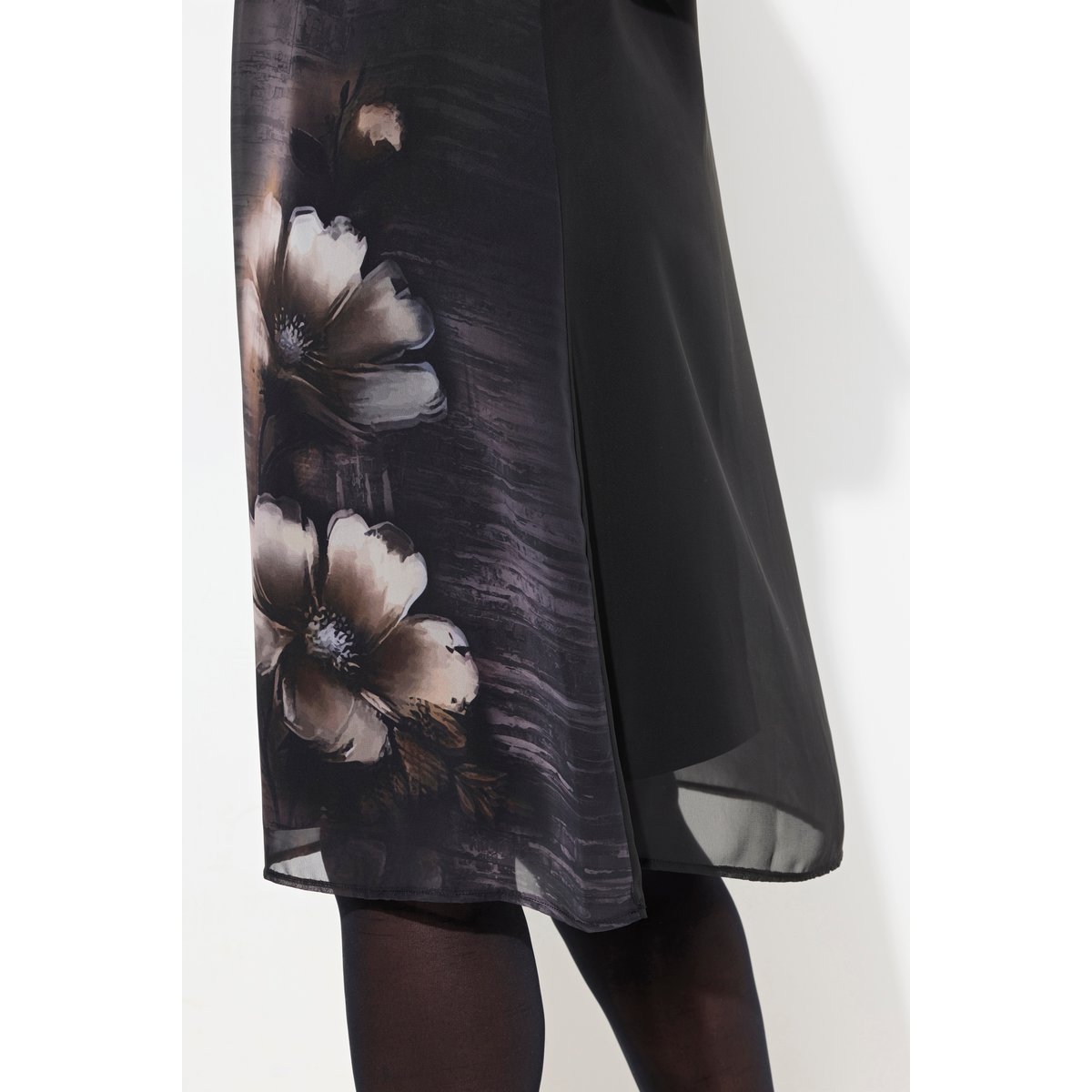 Robe à manches courtes et col en V classique noir, ULLA POPKEN