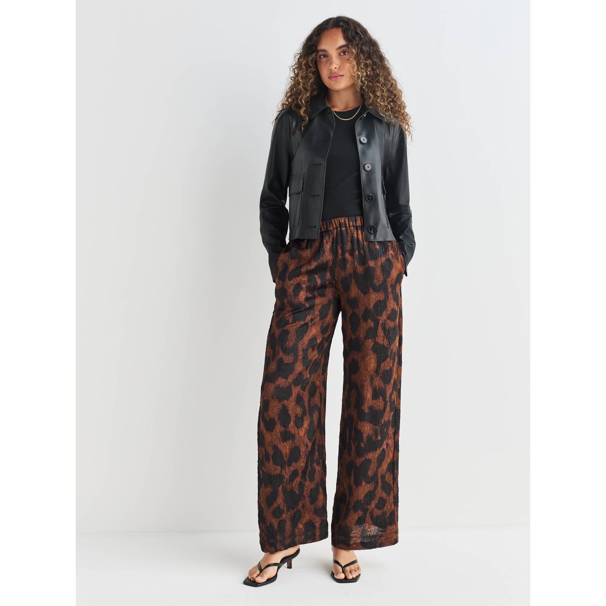 Pantalon large en satin effet froissé marron imprimé animal, NEXT