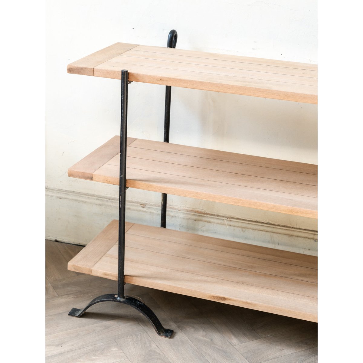 Étagère à trois niveaux en bois et fer forgé Isabelle N°365 - Bon état bois clair, DEBONGOUT