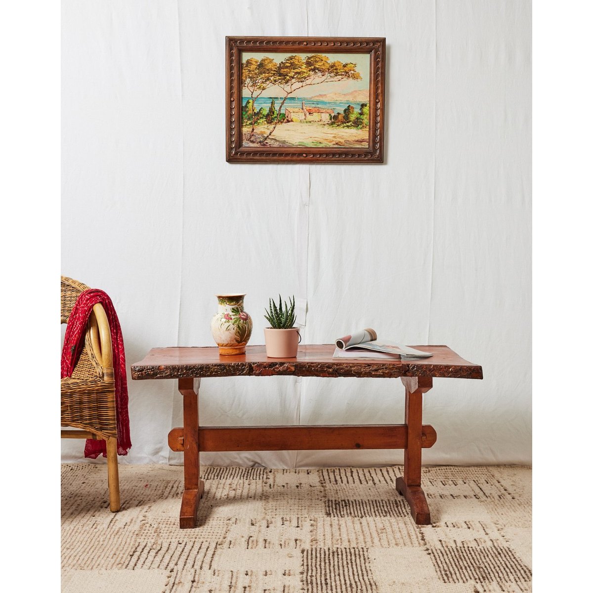 Table basse brutaliste en bois  Léonie N°449 - Bon état bois foncé, DEBONGOUT