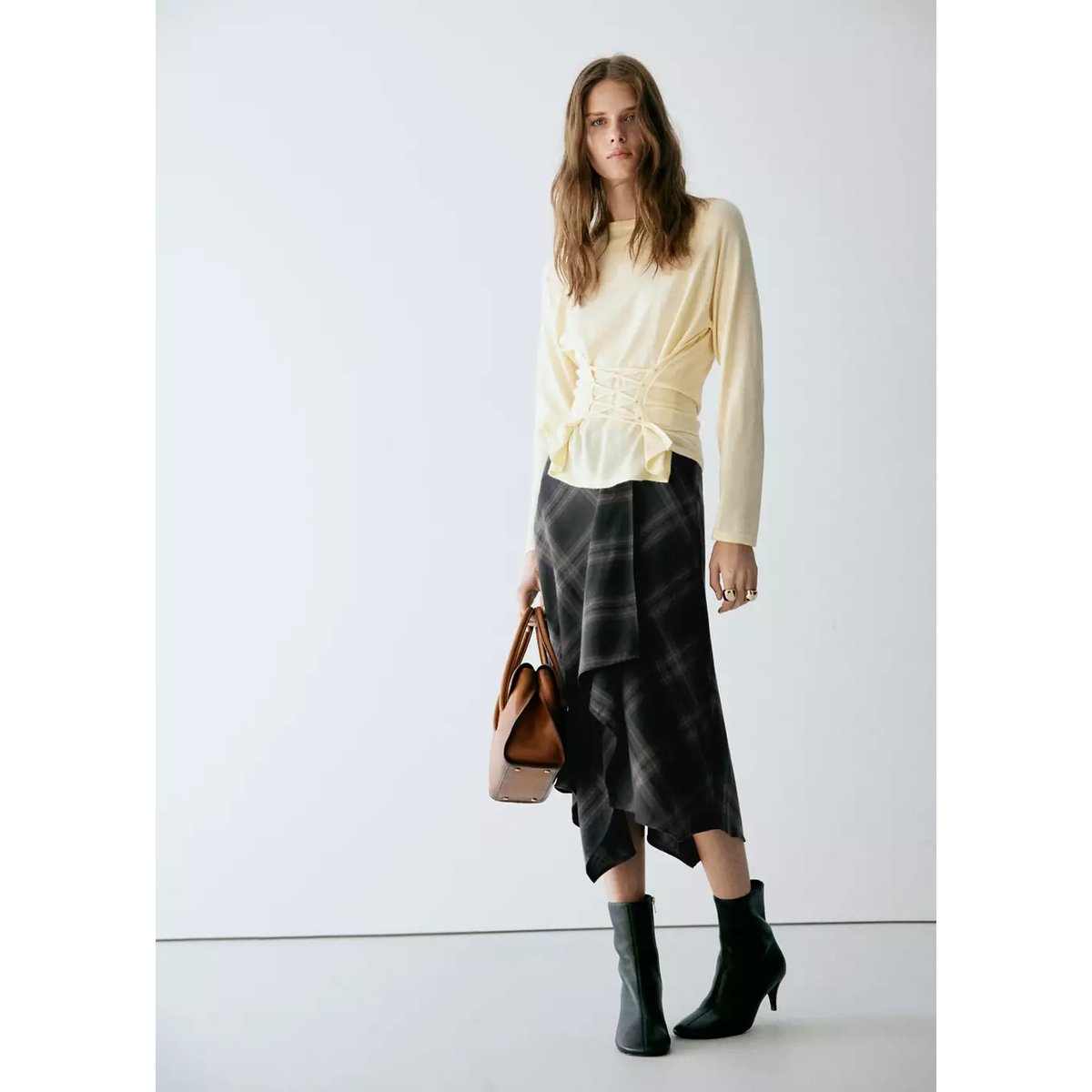 Jupe asymétrique carreaux gris chiné foncé, MANGO