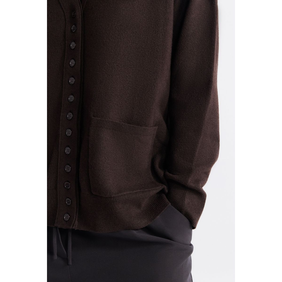 Cardigan ultra-doux à col v et poches marron chocolat, NEXT