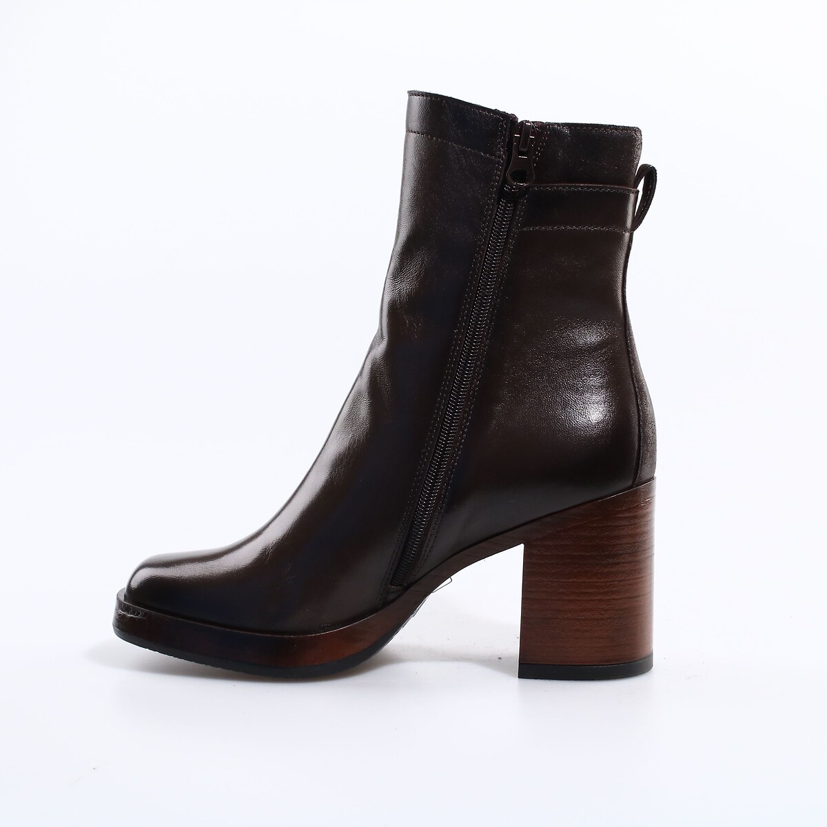 Botas em pele, com tacão castanho escuro, MJUS