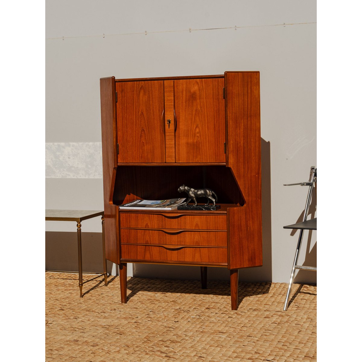 Grand buffet d'angle en bois Gilbert N°876 - Bon état bois foncé, DEBONGOUT