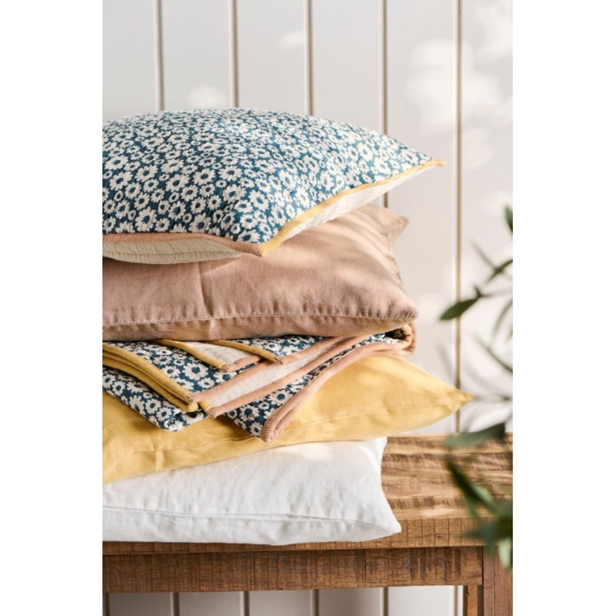 Housse coussin décoratif liseret bleu, IB LAURSEN