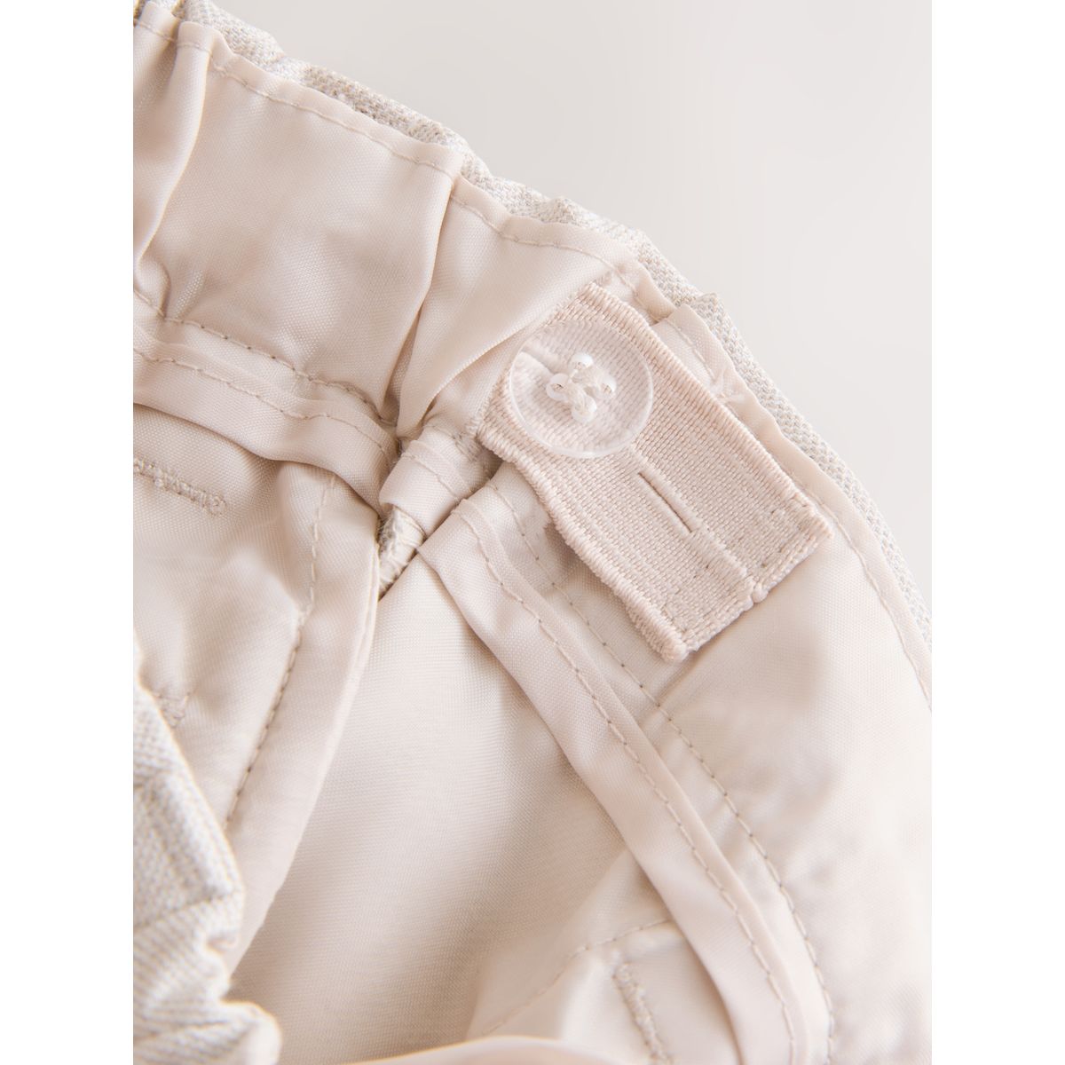 Chemise, gilet, short et nœud papillon naturel, NEXT