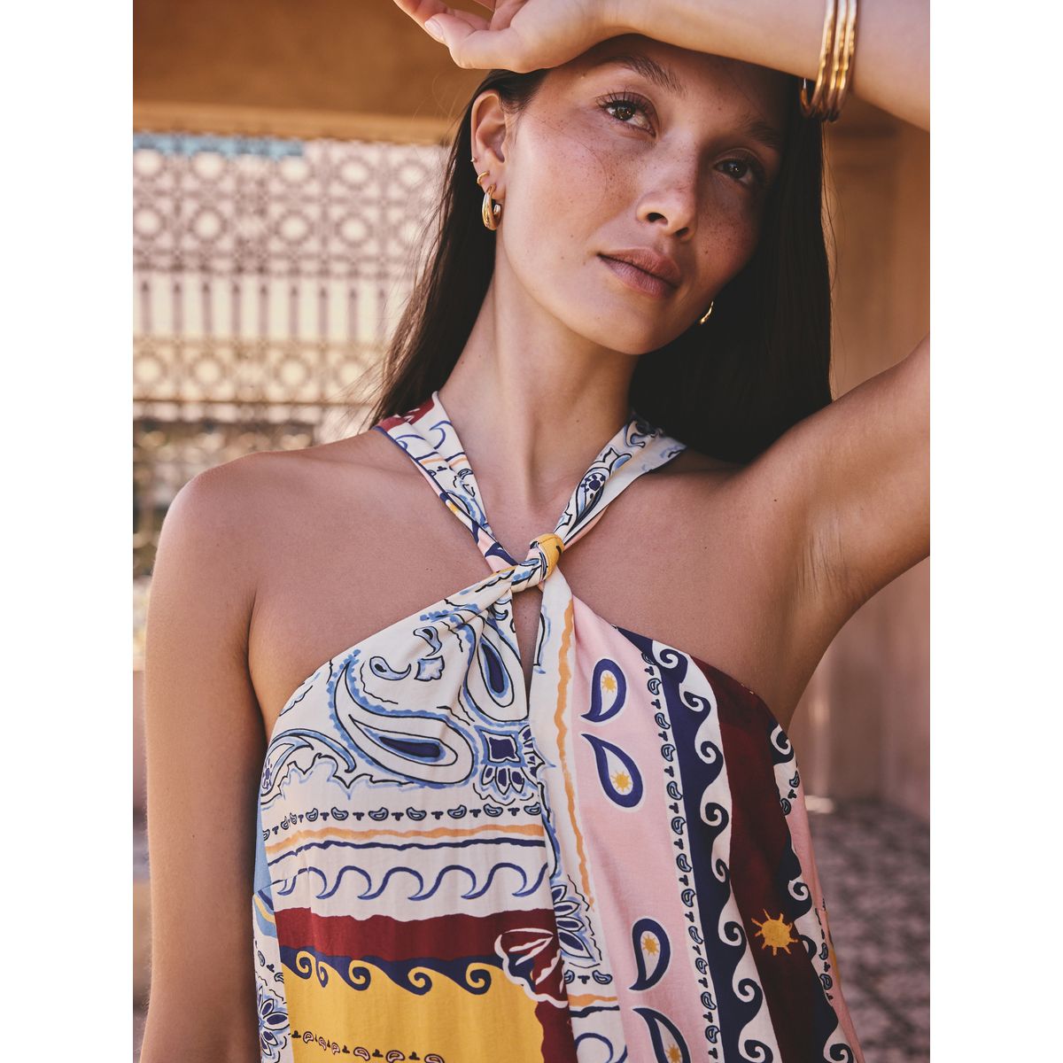 Robe mi-longue dos nu à encolure torsadée écharpe rouge imprimée, NEXT