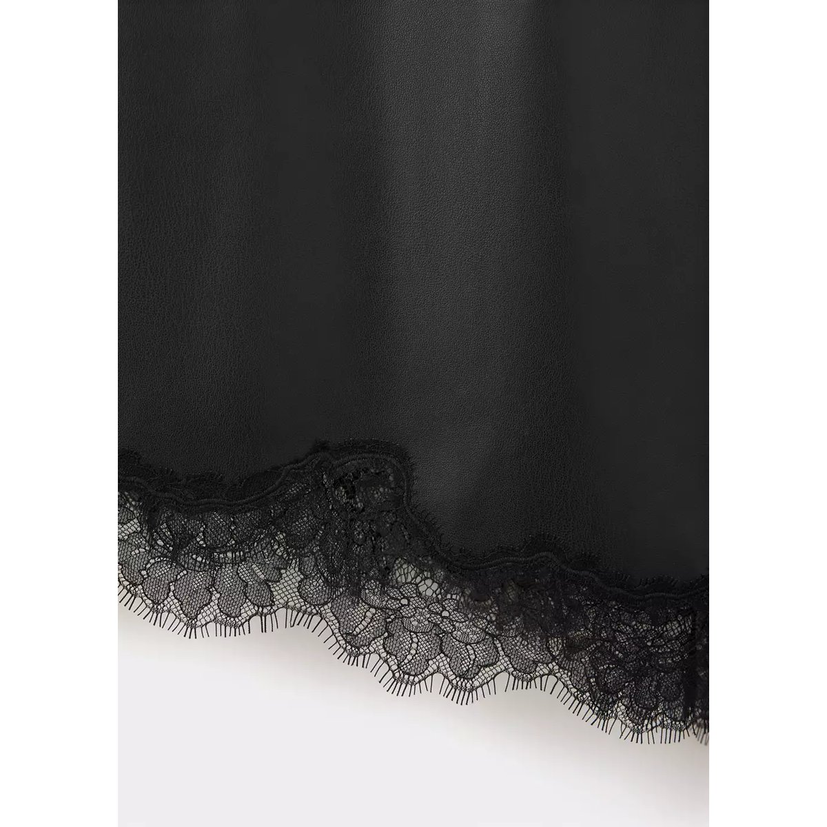 Robe style lingerie simili-cuir noir, MANGO