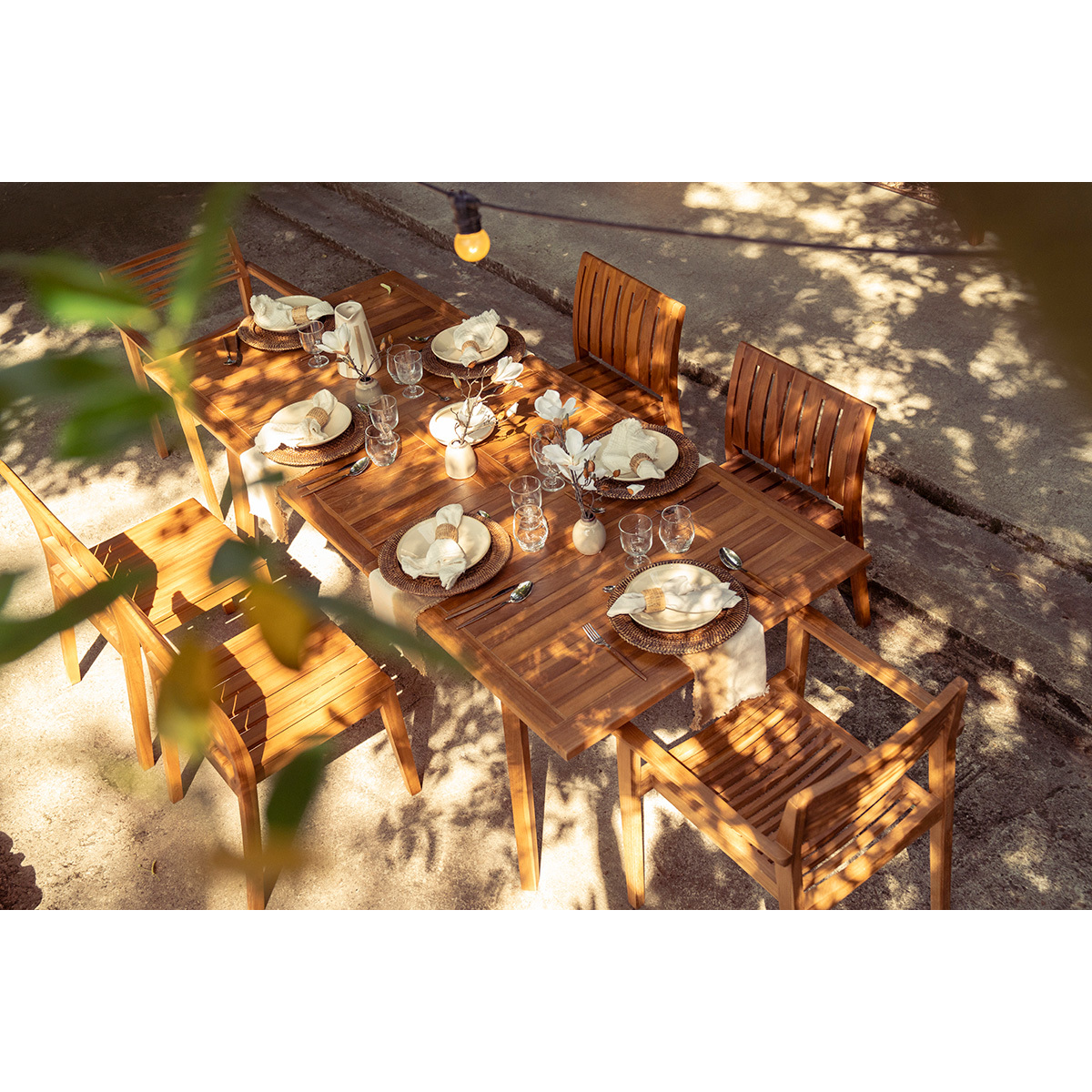Table de jardin extensible en bois teck massif L160-210 cm LOMBOK couleur unique, MILIBOO