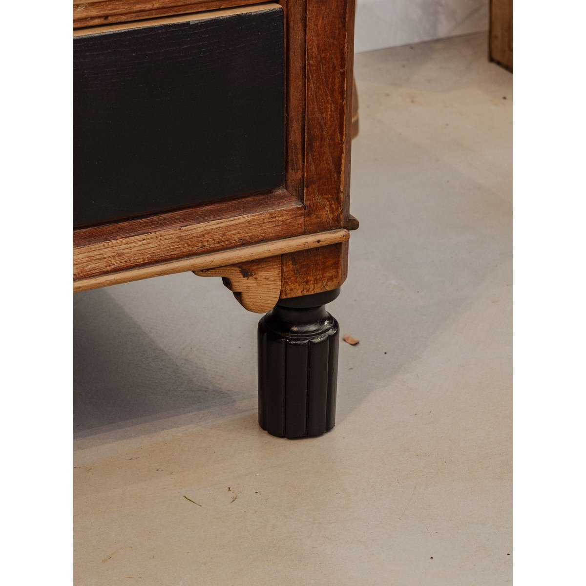 Table basse en bois Léonie N°882 - Bon état bois foncé, DEBONGOUT