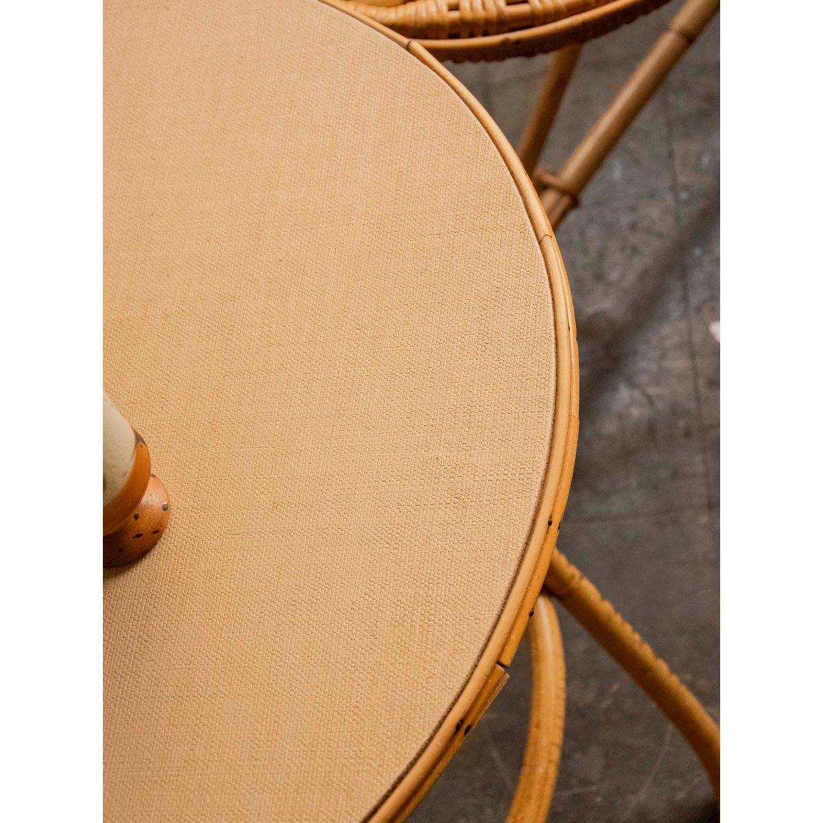 Table basse en rotin et bois teint en beige Léonie N°937 - Bon état beige, DEBONGOUT