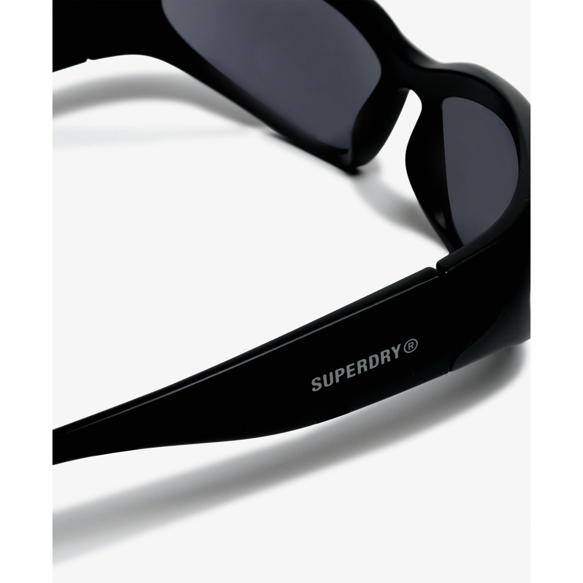 Lunettes de soleil Sport Wrap noir/verres fumés, SUPERDRY