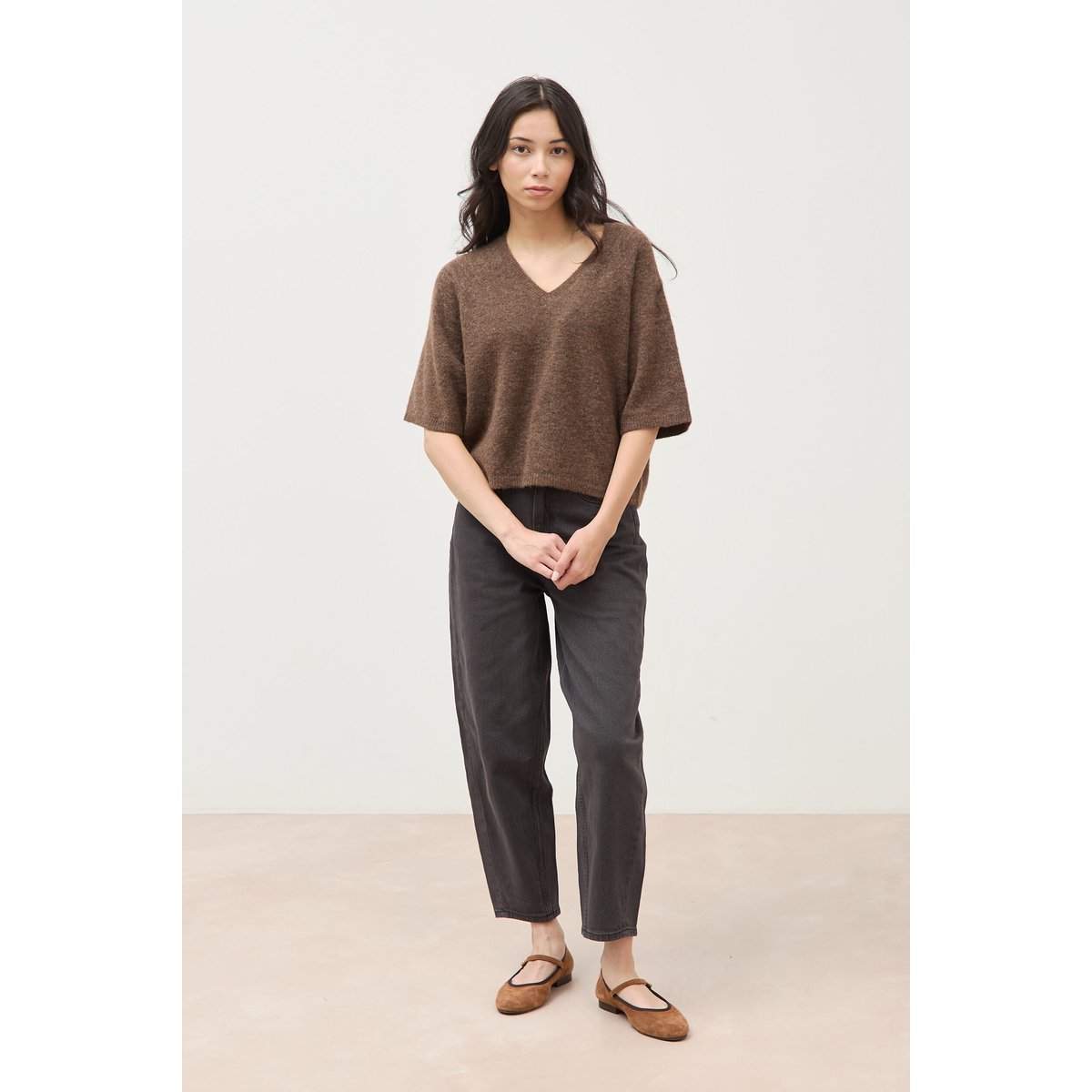Pull droit court col v manches courtes marron, BONOBO