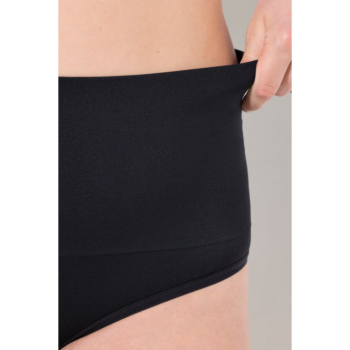 Tanga sculptant et invisible noir, ULLA POPKEN