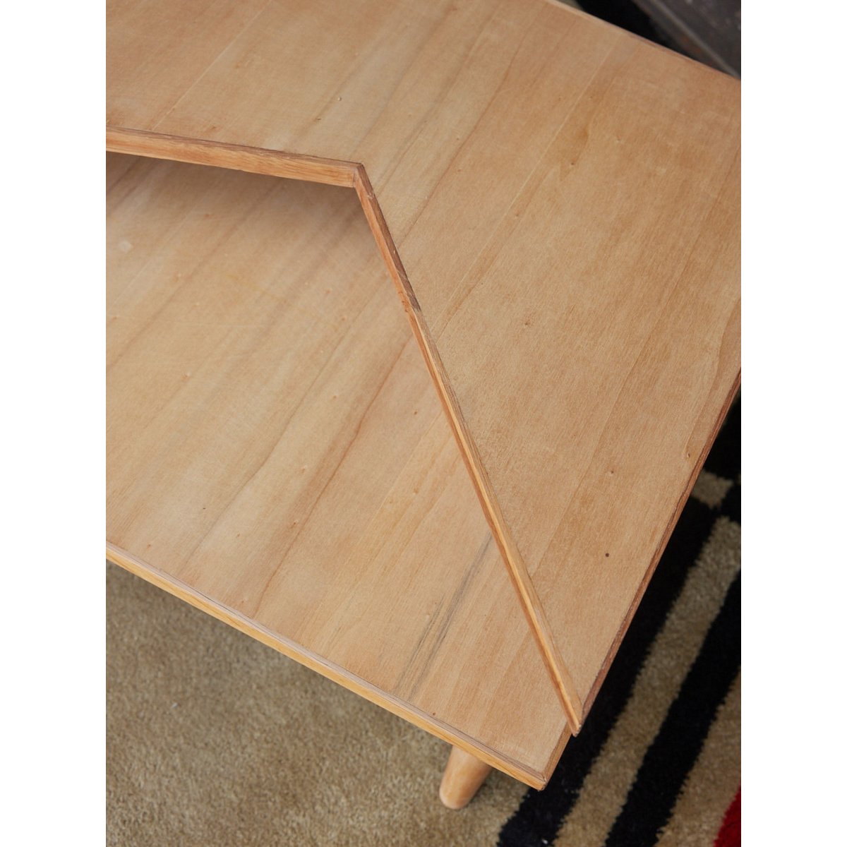 Table basse en bois clair design Donna N°1040 - Bon état bois clair, DEBONGOUT