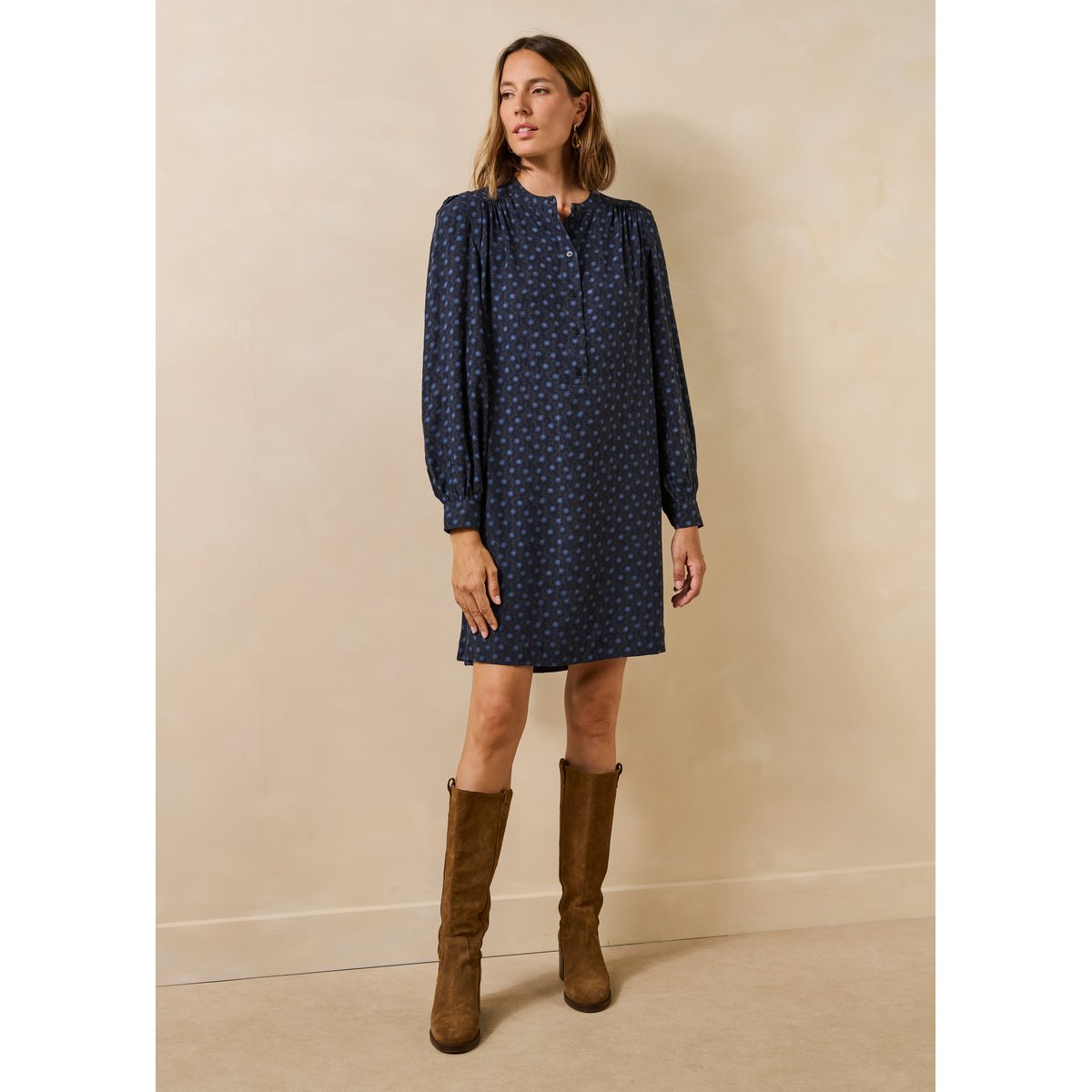 Robe courte manches longues à imprimé bleu, LA FEE MARABOUTEE