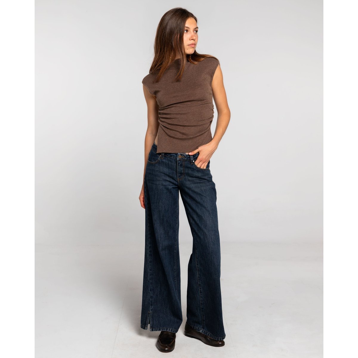 Top sans manches en maille avec fronces latérales marron, THE-ARE