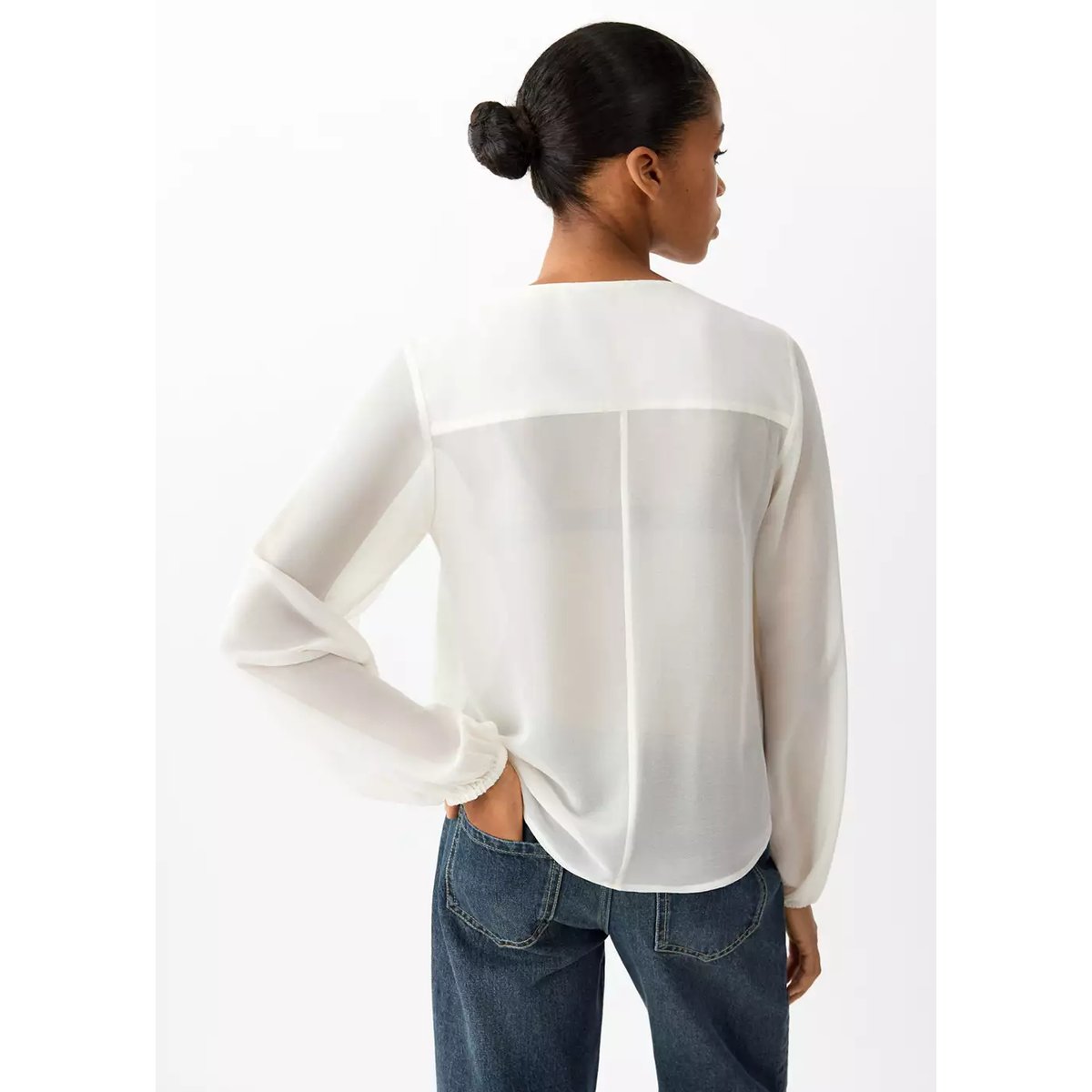 Blouse en mousseline avec clous blanc cassé, MANGO TEEN
