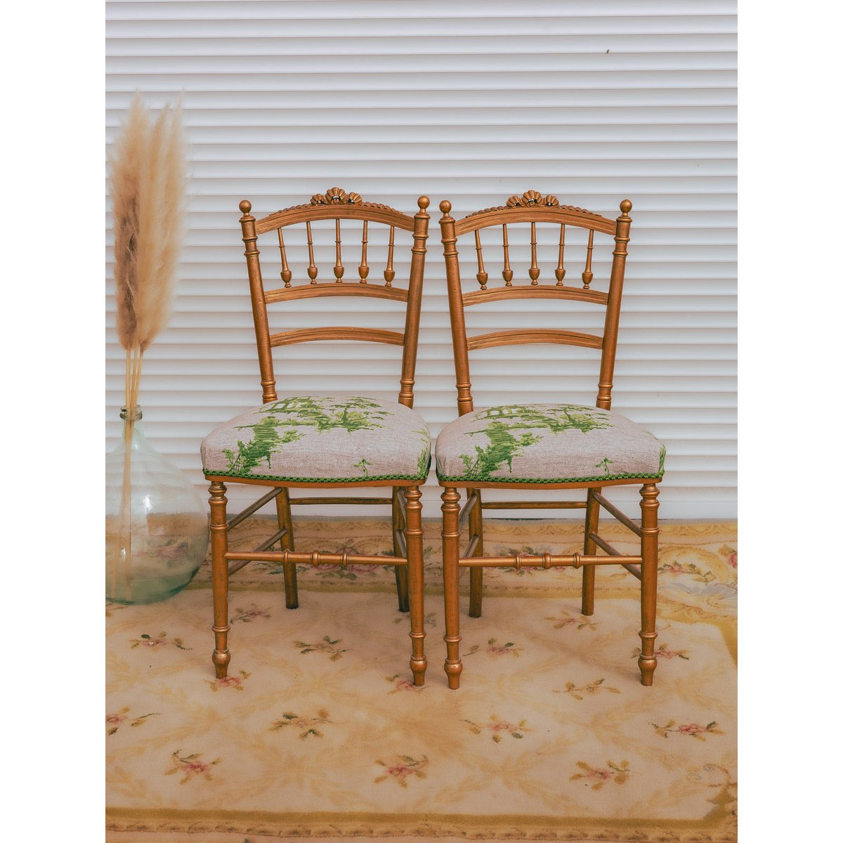 Paire de chaises dorées Claude N°1561 - Bon état doré, DEBONGOUT