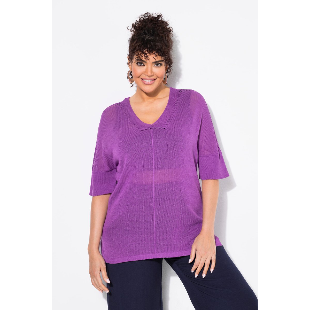 Pull oversize à couture fantaisie. Col V violet, ULLA POPKEN