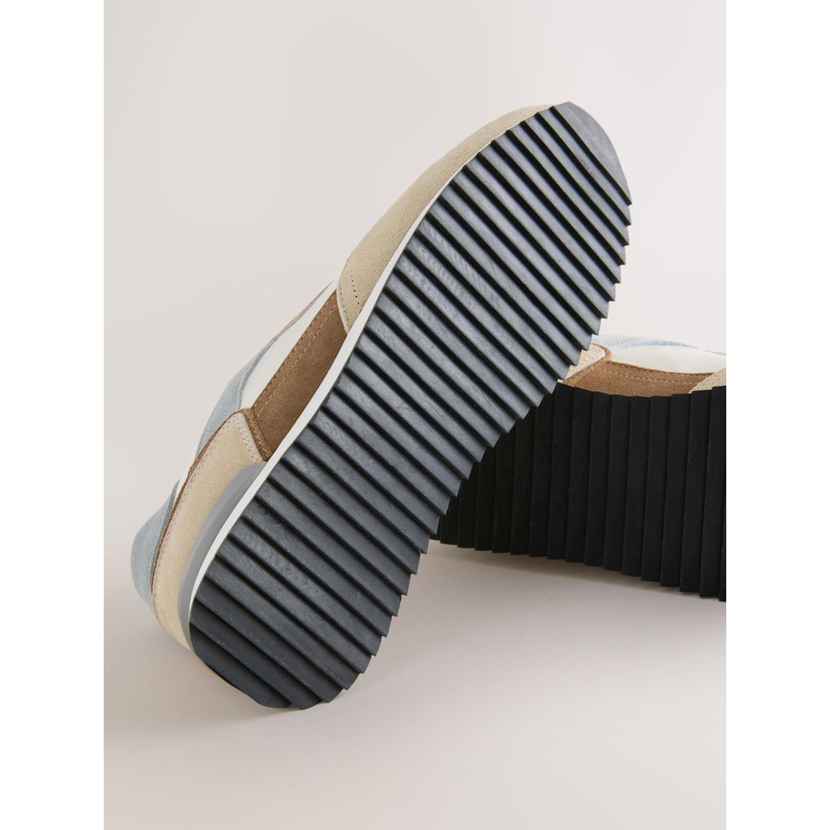 Baskets colorées avec empiècements en daim naturel, NEXT