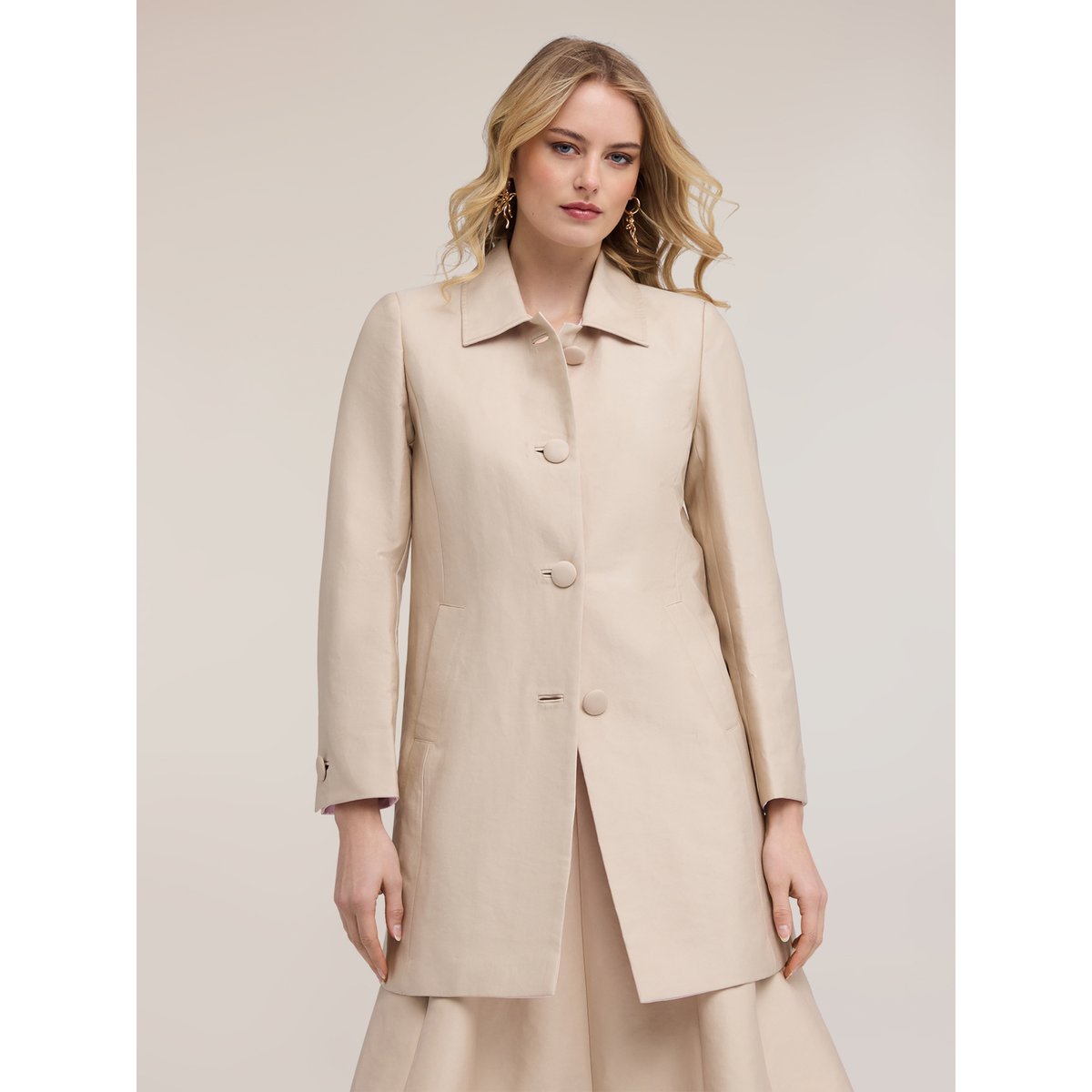 Manteau beige, MOTIVI